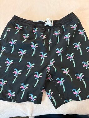 Chubbies Boys The Havana Nights Classic Swim Trunks Size Medium Youth 10/12